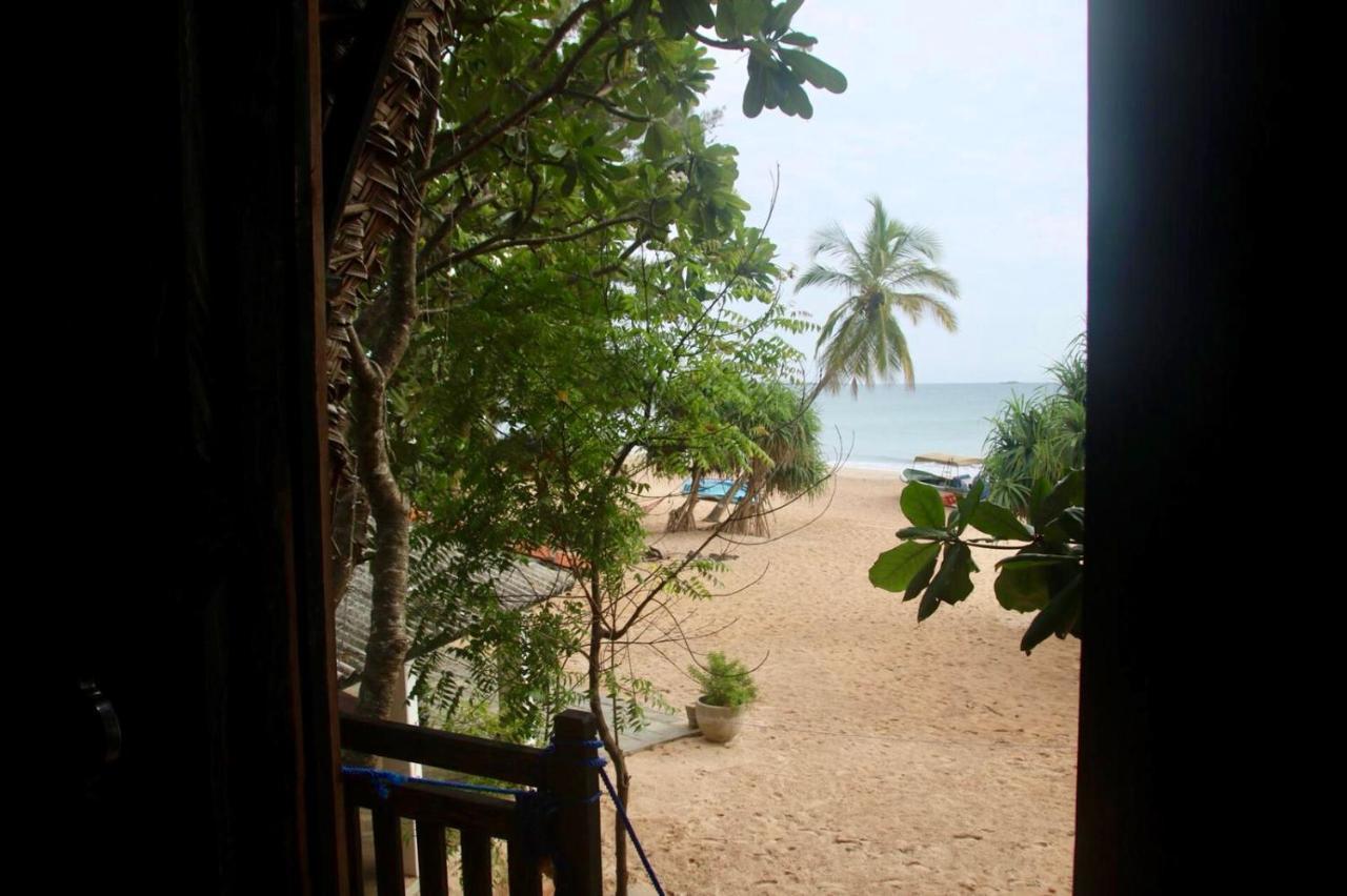 Moon Isle Beach Bungalow Nilaveli Exterior foto